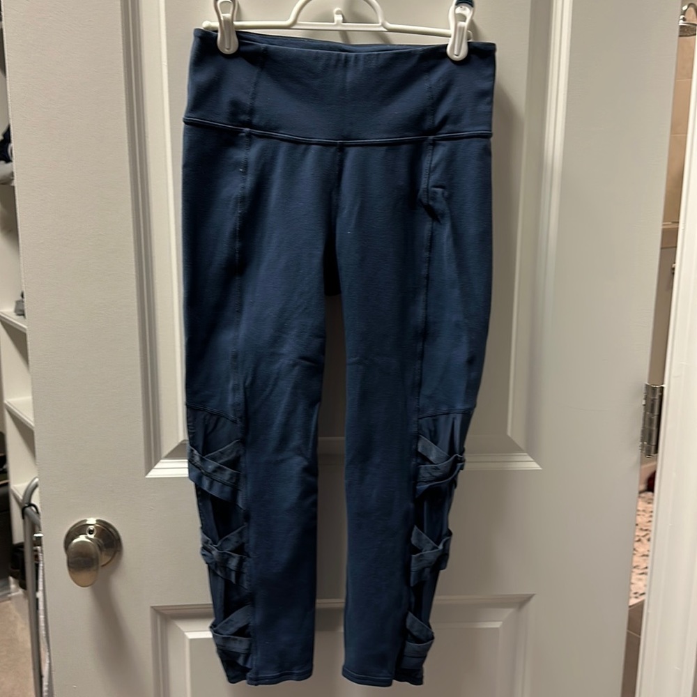 Athleta cropped medium blue leggings